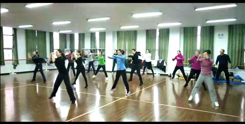 1609904029084049529.jpg 健身操教研室活动3.jpg