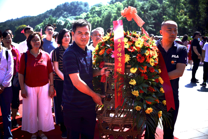 1623138366833097669.jpg 韶山行党史教育1.jpg