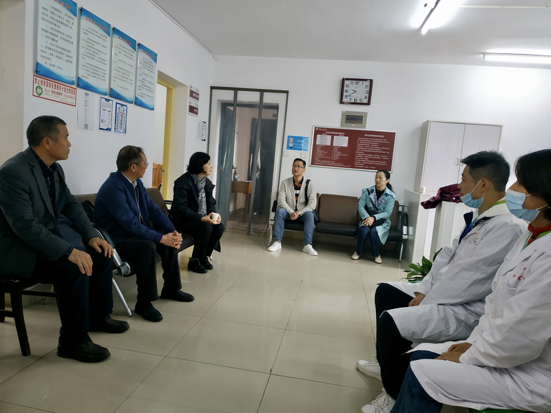20211101肖书记调研北校区医务室.jpg